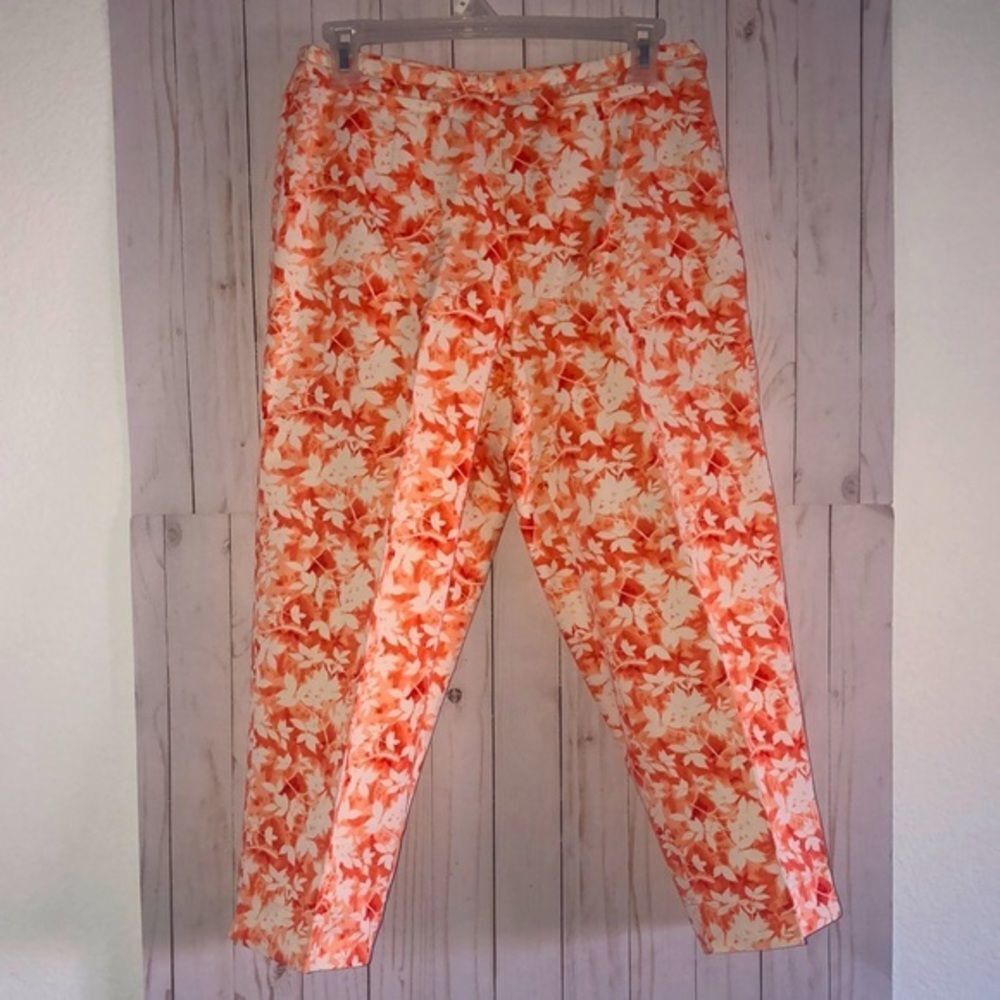 Liz Claiborne petite Capri pants size 8 orange flower’s
